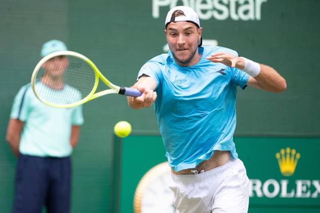 Jan-Lennard STRUFF (GER) Aktion Lorenzo Sonego (ITA) vs. Jan-Lennard Struff (GER ) Tennis Terra Wortmann Open 2025 am 17.06.2025 in der OWL Arena Halle Westfalen, Deutschland. Â
