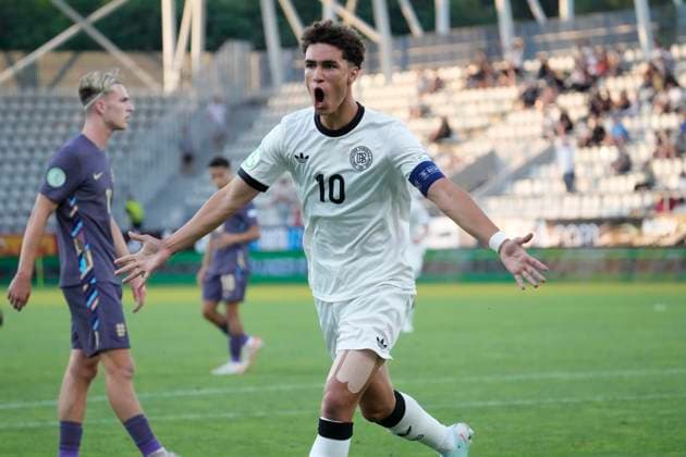 UEFA European Under-19 Championship 2025 Group B: Germany vs. England Noah Darvich of Germany National Under-19 Football Team scores and celebrates during the UEFA European Under-19 Championship 2025 Group B: Germany vs. England on 17 June 2025, at Arcul de Triumf Stadium, in Bucharest, Romania Bucharest Arcul de Triumf Stadium Romania Copyright: xAlexandraxFechetex _ADR207101