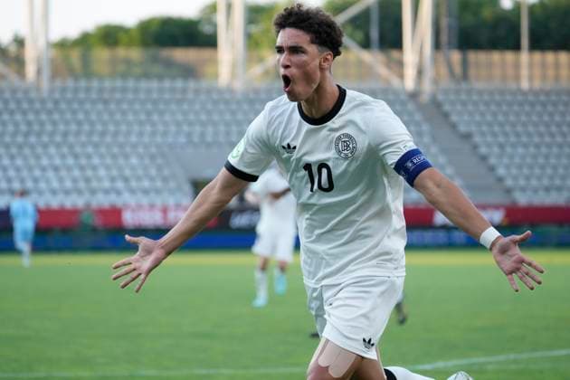 UEFA European Under-19 Championship 2025 Group B: Germany vs. England Noah Darvich of Germany National Under-19 Football Team scores and celebrates during the UEFA European Under-19 Championship 2025 Group B: Germany vs. England on 17 June 2025, at Arcul de Triumf Stadium, in Bucharest, Romania Bucharest Arcul de Triumf Stadium Romania Copyright: xAlexandraxFechetex _ADR209101