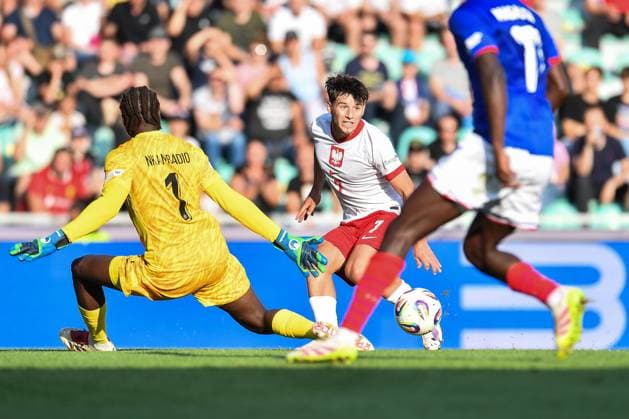 2025.06.17 Zylina Pilka nozna kadra reprezentacja Mistrzostwa Europy U21, U 21 Slowacja 2025 Francja - Polska N z Obed Nkambadio Kajetan Szmyt Foto Mateusz Sobczak PressFocus 2025.06.17 Zilina Football 2025 UEFA European Under 21 Championship France v Poland Obed Nkambadio Kajetan Szmyt Credit: Mateusz Sobczak PressFocus NEWSPIX.PL --- newspix.pl POLAND OUT! 