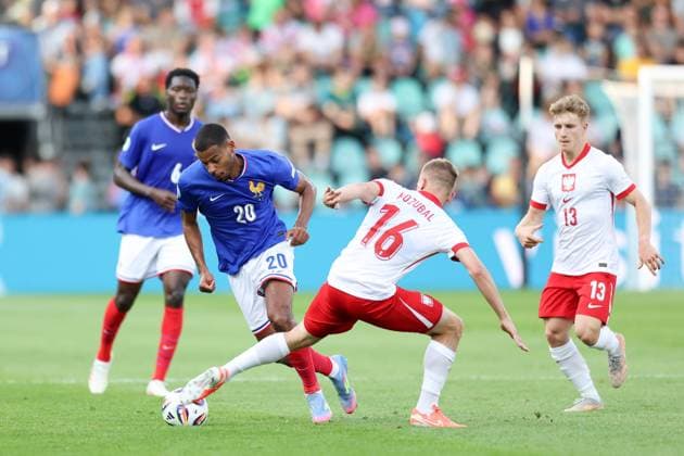 ZYLINA 17.06.2025 MECZ GRUPA C MISTRZOSTWA EUROPY U-21 W PILCE NOZNEJ 2025: FRANCJA - POLSKA --- 2025 UEFA EUROPEAN UNDER-21 CHAMPIONSHIP MATCH IN ZILINA: FRANCE - POLAND ANDY DIOUF ANTONI KOZUBAL FILIP LUBERECKI FOT. PIOTR KUCZA FOTOPYK NEWSPIX.PL --- newspix.pl POLAND OUT! 