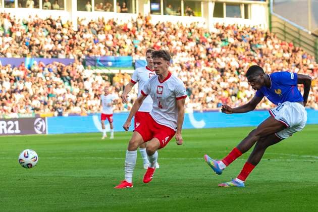 France - Poland UEFA European Under-21 Championship 2025 Group Stage Milosz Matysik and Thierno Barry during the UEFA European Under-21 Championship 2025 Group Stage match between France and Poland at MSK Zilina Stadium on June 17, 2025 in Zilina, Slovakia. Zilina Slovakia  Copyright: xAndrzejxIwanczukx originalFilename:iwanczuk-francepo250617_npnX7.jpg