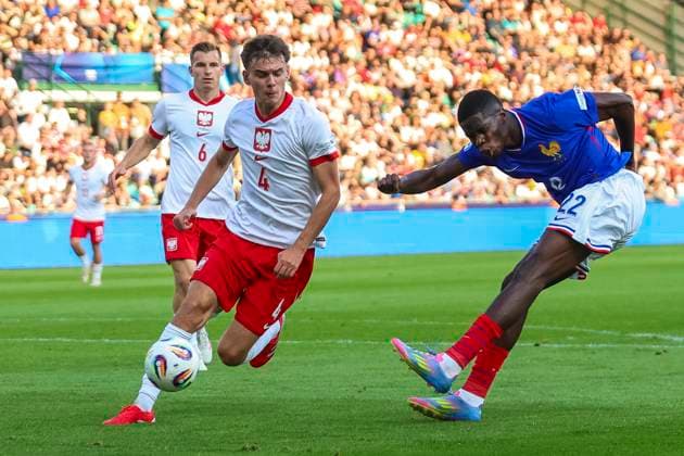 France - Poland UEFA European Under-21 Championship 2025 Group Stage Milosz Matysik and Thierno Barry during the UEFA European Under-21 Championship 2025 Group Stage match between France and Poland at MSK Zilina Stadium on June 17, 2025 in Zilina, Slovakia. Zilina Slovakia  Copyright: xAndrzejxIwanczukx originalFilename:iwanczuk-francepo250617_nprzA.jpg