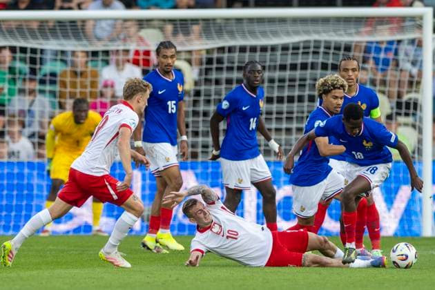 France - Poland UEFA European Under-21 Championship 2025 Group Stage Kacper Kozlowski and Djaoui Cisse during the UEFA European Under-21 Championship 2025 Group Stage match between France and Poland at MSK Zilina Stadium on June 17, 2025 in Zilina, Slovakia. Zilina Slovakia  Copyright: xAndrzejxIwanczukx originalFilename:iwanczuk-francepo250617_npzmA.jpg