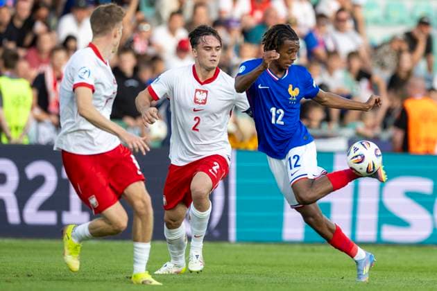 France - Poland UEFA European Under-21 Championship 2025 Group Stage Ariel Mosor and Noah Edjouma during the UEFA European Under-21 Championship 2025 Group Stage match between France and Poland at MSK Zilina Stadium on June 17, 2025 in Zilina, Slovakia. Zilina Slovakia  Copyright: xAndrzejxIwanczukx originalFilename:iwanczuk-francepo250617_nponO.jpg