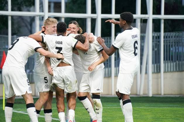 UEFA European Under-19 Championship 2025 Group B: Germany vs. England Leopold Wurm of Germany National Under-19 Football Team scores and celebrates with his teammates during the UEFA European Under-19 Championship 2025 Group B: Germany vs. England on 17 June 2025, at Arcul de Triumf Stadium, in Bucharest, Romania Bucharest Arcul de Triumf Stadium Romania Copyright: xAlexandraxFechetex DSC04694