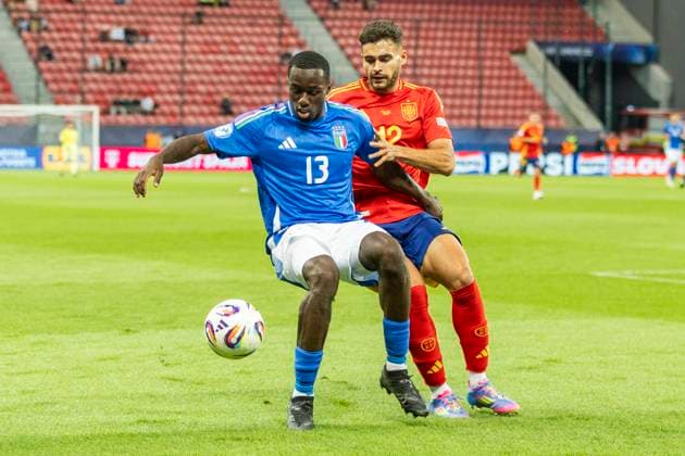 UEFA U21, U 21 Europameisterschaft: Spanien - Italien; 17.06.2025 Michael Kayode (Italien, 13), Andres Garcia (Spanien, 12) bei der UEFA U21-Europameisterschaft im Spiel Spanien - Italien, am 17.06.2025, Anton Malatinsky Stadium, Trnava, Slowakei Copyright: xBEAUTIFULxSPORTS Meuselx