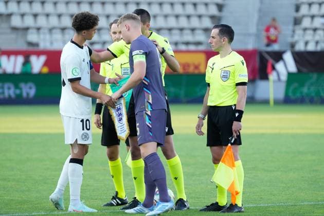 UEFA European Under-19 Championship 2025 Group B: Germany vs. England Captains Noah Darvich of Germany National Under-19 Football Team and Zach Abbott of England National Under-19 Football Team in action during the UEFA European Under-19 Championship 2025 Group B: Germany vs. England team line-up on 17 June 2025, at Arcul de Triumf Stadium, in Bucharest, Romania Bucharest Arcul de Triumf Stadium Romania Copyright: xAlexandraxFechetex _ADR1944