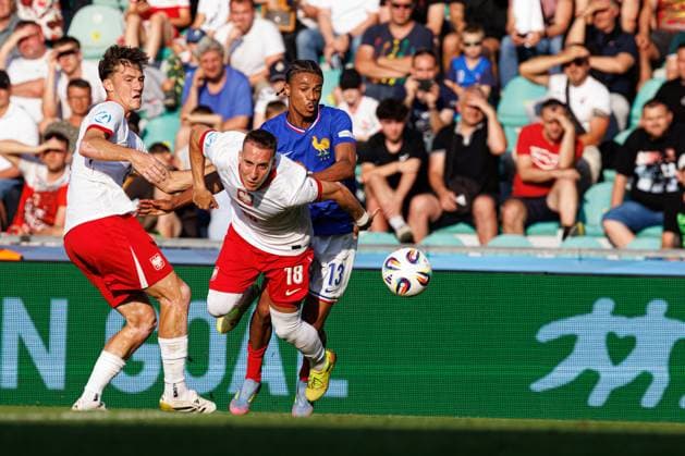 Dominik Marczuk and Jean-Matteo Bahoya seen during UEFA EURO, EM, Europameisterschaft,Fussball U-21 2025 game between national teams of France and Poland (Maciej Rogowski) Zilina Stadion pod Dubnom Slovakia Copyright: xMaciejxRogowskix francepolandu21-316