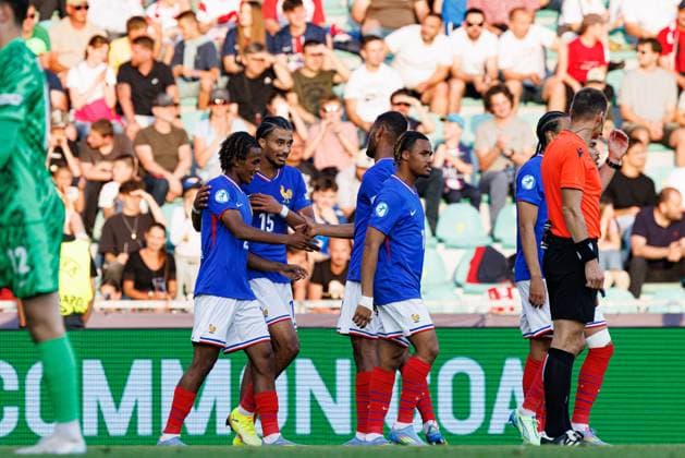 Players of France seen celebrating after goal from Matthis Abline during UEFA EURO, EM, Europameisterschaft,Fussball U-21 2025 game between national teams of France and Poland (Maciej Rogowski) Zilina Stadion pod Dubnom Slovakia Copyright: xMaciejxRogowskix francepolandu21-438