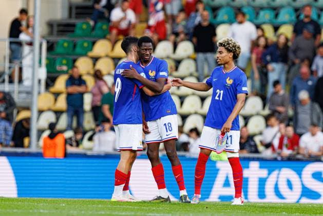 Matthis Abline and Djaoui Cisse seen during UEFA EURO, EM, Europameisterschaft,Fussball U-21 2025 game between national teams of France and Poland (Maciej Rogowski) Zilina Stadion pod Dubnom Slovakia Copyright: xMaciejxRogowskix francepolandu21-490