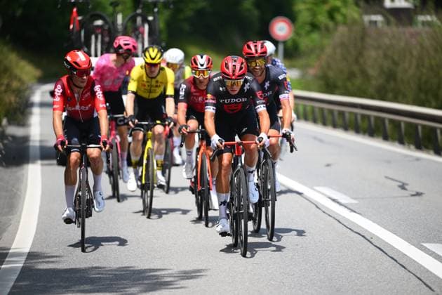 Tour de Suisse 2025 Stage 4 PIURO VALCHIAVENNA, ITALY - JUNE 18 : Powless Neilson (USA) of EF Education - EasyPost, August Andrew (AUS) of INEOS Grenadiers, Zimmermann Georg (GER) of Intermarche - Wanty, Simmons Quinn (USA) of Lidl - Trek, Gloag Thomas (GBR) of Team Visma - Lease a Bike, Grignard Sébastien (BEL) of Lotto Cycling Team, Mayrhofer Marius (GER) of Tudor Pro Cycling Team, Warbasse Larry (USA) of Tudor Pro Cycling Team during stage 4 of the 88th edition of Tour de Suisse an UCI World Tour 2.UWT cycling road race stage for Men Elite of 193.2 km with start in Heiden and finish in Piuro Valchiavenna on June 18, 2025 in Piuro Valchiavenna, Italy, 18 06 2025 ( Motordriver Kenny Verfaillie - Piuro Valchiavenna Italy Copyright: xVincentxKalutx