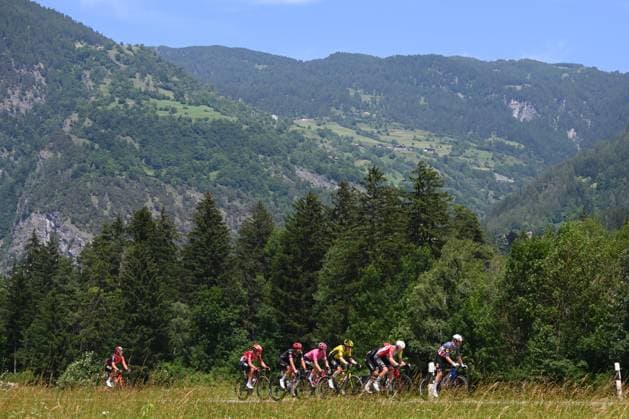 Tour de Suisse 2025 Stage 4 PIURO VALCHIAVENNA, ITALY - JUNE 18 : Powless Neilson (USA) of EF Education - EasyPost, August Andrew (AUS) of INEOS Grenadiers, Zimmermann Georg (GER) of Intermarche - Wanty, Simmons Quinn (USA) of Lidl - Trek, Gloag Thomas (GBR) of Team Visma - Lease a Bike, Grignard Sébastien (BEL) of Lotto Cycling Team, Mayrhofer Marius (GER) of Tudor Pro Cycling Team, Warbasse Larry (USA) of Tudor Pro Cycling Team during stage 4 of the 88th edition of Tour de Suisse an UCI World Tour 2.UWT cycling road race stage for Men Elite of 193.2 km with start in Heiden and finish in Piuro Valchiavenna on June 18, 2025 in Piuro Valchiavenna, Italy, 18 06 2025 ( Motordriver Kenny Verfaillie - Piuro Valchiavenna Italy Copyright: xVincentxKalutx