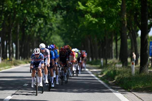 Baloise Belgium Tour 2025 Stage 1 KNOKKE-HEIST, BELGIUM - JUNE 18 : Ag Insurance - Soudal Team rider during stage 1 of the 94th edition of Baloise Tour of Belgium an UCI ProSeries 2.Pro cycling road race stage for Men Elite of 198 km with start in Merelbeke-Melle and finish in Knokke-Heist on June 18, 2025 in Knokke-Heist, Belgium, 18 06 2025 ( Motordriver Guy De Vuyst - Knokke-Heist Belgium  Copyright: xJanxDexMeuleneirx