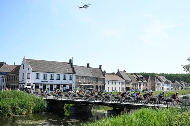 Baloise Belgium Tour 2025 Stage 1 KNOKKE-HEIST, BELGIUM - JUNE 18 : Illustration picture during stage 1 of the 94th edition of Baloise Tour of Belgium an UCI ProSeries 2.Pro cycling road race stage for Men Elite of 198 km with start in Merelbeke-Melle and finish in Knokke-Heist on June 18, 2025 in Knokke-Heist, Belgium, 18 06 2025 ( Motordriver Guy De Vuyst - Knokke-Heist Belgium  Copyright: xJanxDexMeuleneirx