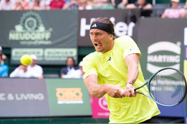 Alexander ZVEREV (GER) Aktion Marcos Giron (USA) vs. Alexander Zverev (GER) Tennis Terra Wortmann Open 2025 am 18.06.2025 in der OWL Arena Halle Westfalen, Deutschland. Â