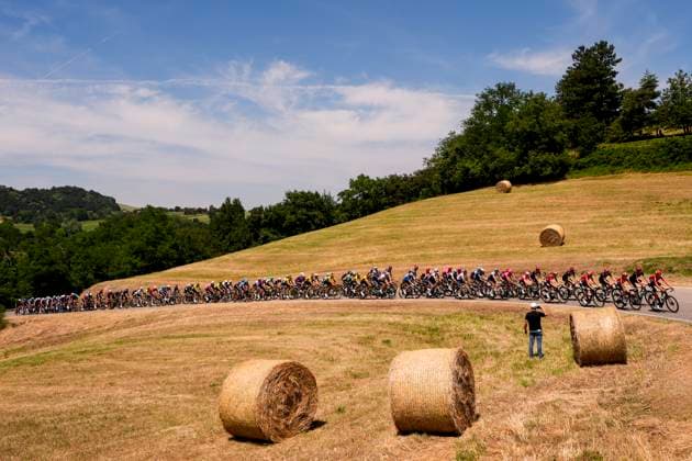 The pack rides during the stage 4 of the Giro Next Gen 2025, Manerbio (Bs) Salsomaggiore Terme (Pr), 148 km , Italy - Wednesday, June 18, 2025. - cycling.  Copyright: xFabioxFerrari LaPressex