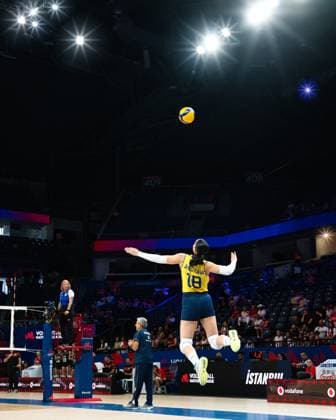 VNL-Week2-KOR-v-CAN Jheovana Rodrigues da Silva 18 of Brazil serves the ball during 2025 Women s Volleyball Nations match between Belgium and Brazil at Sinan Erdem Dome on June 18, 2025 in Istanbul, Turkiye. Istanbul Istanbul Turkey Copyright: xYagizxGurtugx