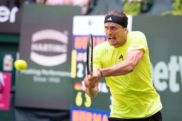 Alexander ZVEREV (GER) Aktion Marcos Giron (USA) vs. Alexander Zverev (GER) Tennis Terra Wortmann Open 2025 am 18.06.2025 in der OWL Arena Halle Westfalen, Deutschland. Â