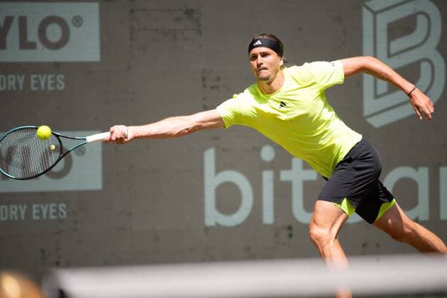Alexander ZVEREV (GER) Aktion Marcos Giron (USA) vs. Alexander Zverev (GER) Tennis Terra Wortmann Open 2025 am 18.06.2025 in der OWL Arena Halle Westfalen, Deutschland. Â