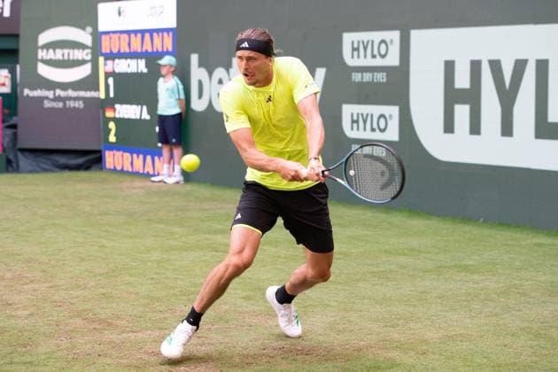 Alexander ZVEREV (GER) Aktion Marcos Giron (USA) vs. Alexander Zverev (GER) Tennis Terra Wortmann Open 2025 am 18.06.2025 in der OWL Arena Halle Westfalen, Deutschland. Â