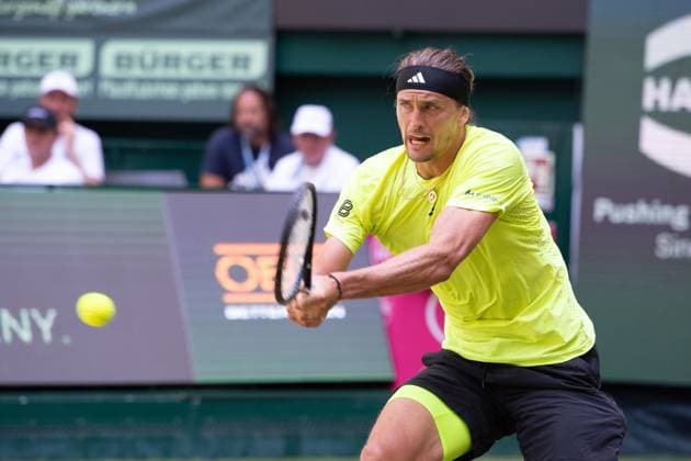Alexander ZVEREV (GER) Aktion Marcos Giron (USA) vs. Alexander Zverev (GER) Tennis Terra Wortmann Open 2025 am 18.06.2025 in der OWL Arena Halle Westfalen, Deutschland. Â