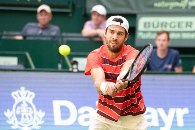 Karen KACHANOV (RUS) Aktion Zizou Bergs (BEL) vs. Karen Khachanov (RUS) Tennis Terra Wortmann Open 2025 am 18.06.2025 in der OWL Arena Halle Westfalen, Deutschland. Â