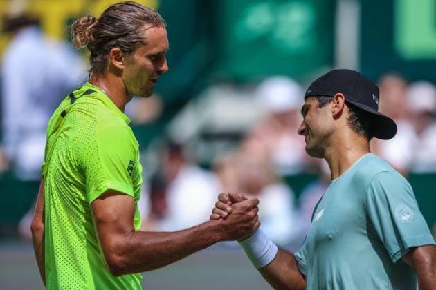 Tennis ATP, Tennis Herren Tour 500 Terra Wortmann Open 2025 am 18.06.2025 in der OWL ARENA in Halle ( Westf. ) Alexander Zverev ( GER ), links - Marcos Giron ( USA ), rechts