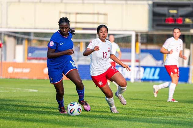 MIELEC 18.06.2025 MECZ GRUPA A MISTRZOSTWA EUROPY KOBIET U19 W PILCE NOZNEJ 2025: POLSKA - FRANCJA 2025 UEFA EUROPEAN WOMEN™S UNDER-19 CHAMPIONSHIP MATCH: POLAND - FRANCE AUDE BIZET NINA ABE FOT. MICHAL TRZPIS 400MM.PL NEWSPIX.PL --- newspix.pl 