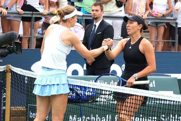 DEU, Berlin-Tennis-Open, 18.06.2025, Rot-Weiss Tennisanlage, Steffi-Graf-Stadion, Berlin, DEU, Berlin-Tennis-Open, im Bild Liudmila Samsonova, Jessica Pegula (USA)