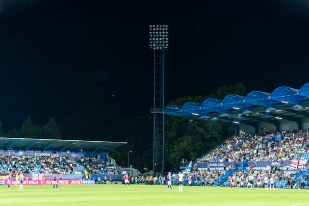 UEFA U21, U 21 Europameisterschaft: Deutschland - England; 18.06.2025 Kurz vor der Halbzeit fällt ein Flutlichtmast aus. bei der UEFA U21-Europameisterschaft im Spiel Deutschland - England, am 18.06.2025, Stadion pod Zoborom, Nitra, Slowakei Copyright: xBEAUTIFULxSPORTS Meuselx