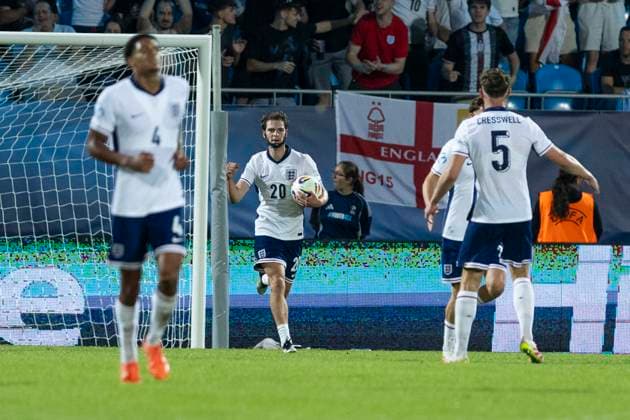 UEFA U21, U 21 Europameisterschaft: Deutschland - England; 18.06.2025 Alex Scott (England, 20) jubelt nach seinem Tor bei der UEFA U21-Europameisterschaft im Spiel Deutschland - England, am 18.06.2025, Stadion pod Zoborom, Nitra, Slowakei Copyright: xBEAUTIFULxSPORTS Meuselx