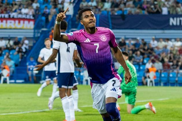 UEFA U21, U 21 Europameisterschaft: Deutschland - England; 18.06.2025 Ansgar Knauff (Deutschland, 7) jubelt nach seinem Tor zum 1:0 bei der UEFA U21-Europameisterschaft im Spiel Deutschland - England, am 18.06.2025, Stadion pod Zoborom, Nitra, Slowakei Copyright: xBEAUTIFULxSPORTS Meuselx