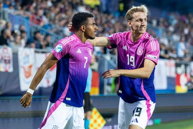 UEFA U21, U 21 Europameisterschaft: Deutschland - England; 18.06.2025 Ansgar Knauff (Deutschland, 7) jubelt mit Nelson Weiper (Deutschland, 19) bei der UEFA U21-Europameisterschaft im Spiel Deutschland - England, am 18.06.2025, Stadion pod Zoborom, Nitra, Slowakei Copyright: xBEAUTIFULxSPORTS Meuselx