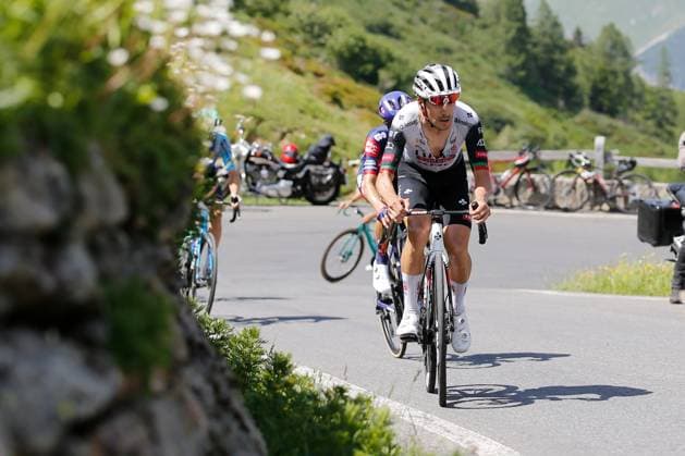 TDS 4.Etappe Joao Almeida POR Team UAE Emirates am Spluegenpass 18.06.2025 Spluegenpass, SCHWEIZ, Tour de Suisse 4.Etappe Heiden - Piuro Joao Almeida POR Team UAE Emirates am Spluegenpass