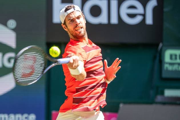 Karen KACHANOV (RUS) Aktion Zizou Bergs (BEL) vs. Karen Khachanov (RUS) Tennis Terra Wortmann Open 2025 am 18.06.2025 in der OWL Arena Halle Westfalen, Deutschland. Â