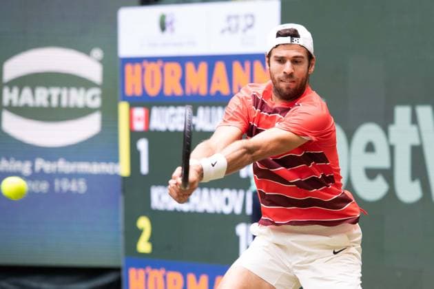 Karen KACHANOV (RUS) Aktion, Felix Auger-Aliassime (CAN) vs. Karen Khachanov Tennis Terra Wortmann Open 2025 am 18.06.2025 in der OWL Arena Halle Westfalen, Deutschland. Â