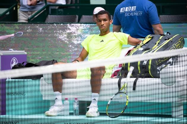 Felix AUGER-ALIASSIKME (CAN) enttaeuscht, enttäuscht, Enttäuschung, Enttaeuschung Felix Auger-Aliassime (CAN) vs. Karen Khachanov Tennis Terra Wortmann Open 2025 am 18.06.2025 in der OWL Arena Halle Westfalen, Deutschland. Â