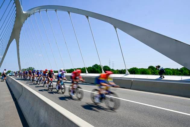 Sport Bilder des Tages Baloise Belgium Tour 2025 Stage 2 PUTTE, BELGIUM - JUNE 19 : Illustration picture during stage 2 of the 94th edition of Baloise Tour of Belgium an UCI ProSeries 2.Pro cycling road race stage for Men Elite of 194.6 km with start in Beringen and finish in Putte on June 19, 2025 in Putte, Belgium, 19 06 2025 ( Motordriver Guy De Vuyst - Putte Belgium  Copyright: xNicoxVereeckenx