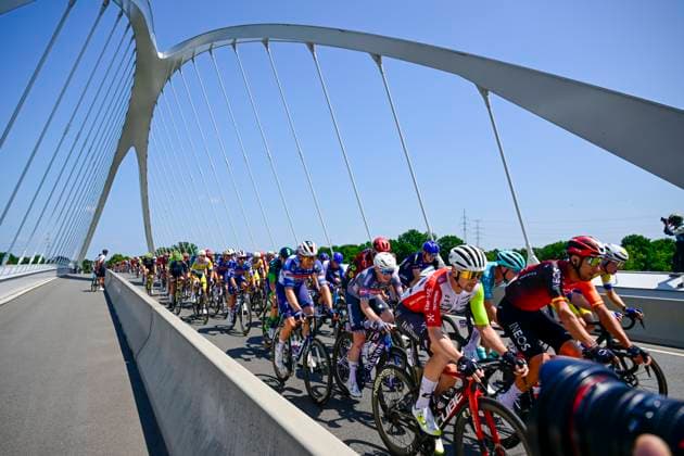 Baloise Belgium Tour 2025 Stage 2 PUTTE, BELGIUM - JUNE 19 : Illustration picture of the peloton during stage 2 of the 94th edition of Baloise Tour of Belgium an UCI ProSeries 2.Pro cycling road race stage for Men Elite of 194.6 km with start in Beringen and finish in Putte on June 19, 2025 in Putte, Belgium, 19 06 2025 ( Motordriver Guy De Vuyst - Putte Belgium  Copyright: xNicoxVereeckenx