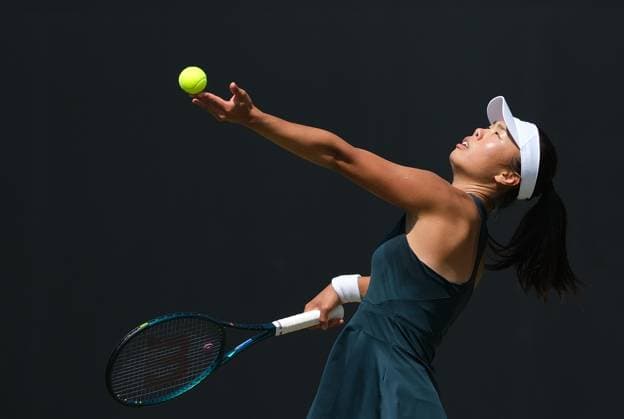 Nottingham Tennis Centre Nottingham, England - Mingge Xu serves to Magda Linette during the match at the Lexus Nottingham Tennis Open, day 5, June 19th 2025. (Paul Bonser SPP) Copyright: xPaulxBonser SPPx spp-en-PaBo-Lexus Nottingham Open 2185