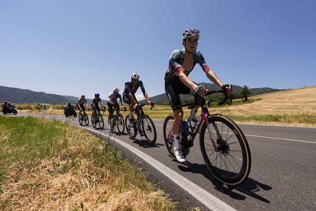 The pack rides cycles during the stage 5 of the Giro Next Gen 2025, Fiorenzuola d™Arda (Pc) Gavi (Al) 153 km, Italy - Thursday, June 19, 2025. - cycling.  Copyright: xFabioxFerrari LaPressex