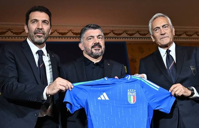 Italy’s Football Federation announces Gennaro Gattuso as new coach ROME, ITALY - JUNE 19: Italy s national football team head coach Gennaro Gattuso (C), the Head of the Delegation Gianluigi Buffon and the President of the Italian Football Federation Gabriele Gravina (R) pose a national team, Nationalteam jersey after a press conference, PK, Pressekonferenz in Rome on June 19, 2025. Gennaro Gattuso was named Italy s new coach. Isabella Bonotto Anadolu Rome Italy. Editorial use only. Please get in touch for any other usage.  Copyright: x2025xAnadoluxIsabellaxBonottox