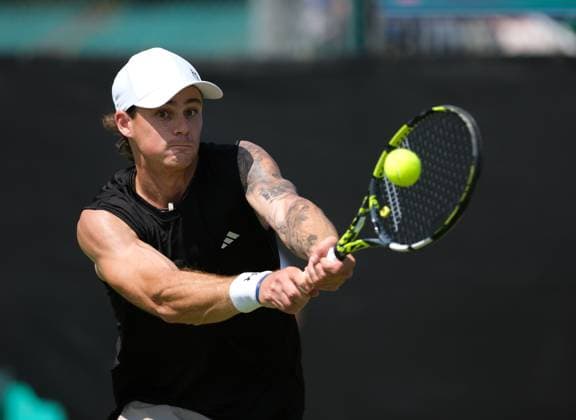 Nottingham Tennis Centre Nottingham, England - Colton Smith hits a backhand winner to Emilio Nava during the match at the Lexus Nottingham Tennis Open, day 5, June 19th 2025. (Paul Bonser SPP) Copyright: xPaulxBonser SPPx spp-en-PaBo-Lexus Nottingham Open 2222