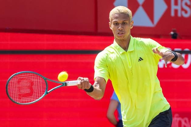 Tennis, ATP-Turnier in London, Queens Club Tennis - 2025 ATP, Tennis Herren Men™s HSBC Championships - Quarter-final - Jiri Lehecka (CZE) vs Gabriel Diallo (CAN) - The Queen™s Club - Thursday 19th June 2025 Gabriel Diallo (CAN) with a forehand return Colorsport Daniel Bearham  csp_ten_quM_db_19062025_