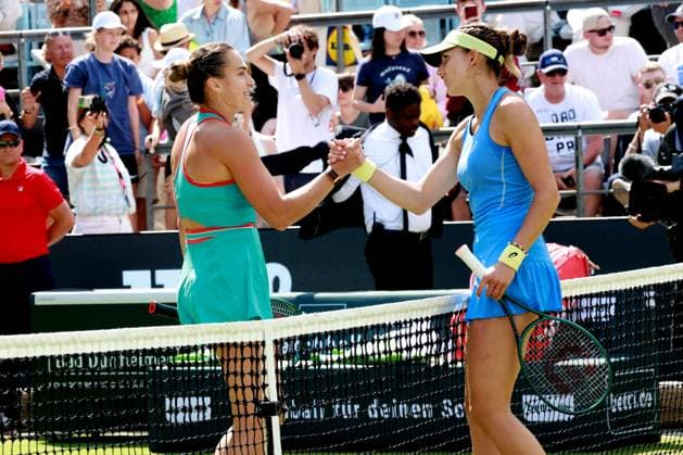 Sport Bilder des Tages DEU, Berlin-Tennis-Open, 19.06.2025, Rot-Weiss Tennisanlage, Steffi-Graf-Stadion, Berlin, DEU, Berlin-Tennis-Open, im Bild Aryna Sabalenka, Rebeka Masarova (SUI)