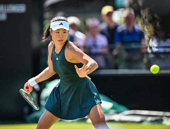 19th June 2025; Lexus Nottingham Tennis Centre, Nottingham, England; Lexus Nottingham Open, Day 4; Mingge Xu (GBR) hits a forehand in her quarter final match against Magda Linette (POL)  ActionPlus12802518 GodfreyxPitt