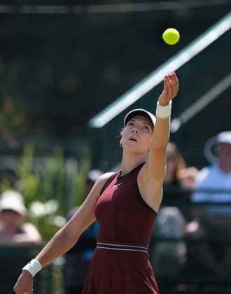 Nottingham Tennis Centre Nottingham, England - Katie Boulter serves to Sonay Kartal during the match at the Lexus Nottingham Tennis Open, day 5, June 19th 2025. (Paul Bonser SPP) Copyright: xPaulxBonser SPPx spp-en-PaBo-Lexus Nottingham Open 3749