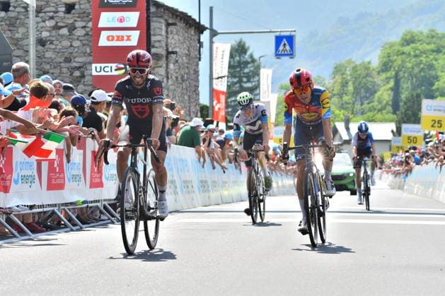 Julian Alaphilippe (FRA), Lennard Kamna (DEU) during Tour de Suisse - Stage 4 - Heiden Piuro, Street Cycling race in Piuro, Switzerland, June 18 2025  Copyright: xDavidexVaninetti IPAxSportx xipa-agency.netx xx IPA_59247197 IPA_Agency_IPA59247197