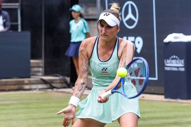 Tennis: WTA, Tennis Damen Tour, Einzel, Damen, Achtelfinale, Sabalenka (Belarus) - Masarova (Schweiz), Steffi-Graf-Stadion. Rebeka Masarova (Schweiz) retourniert einen Ball. Tennis: WTA-Tour